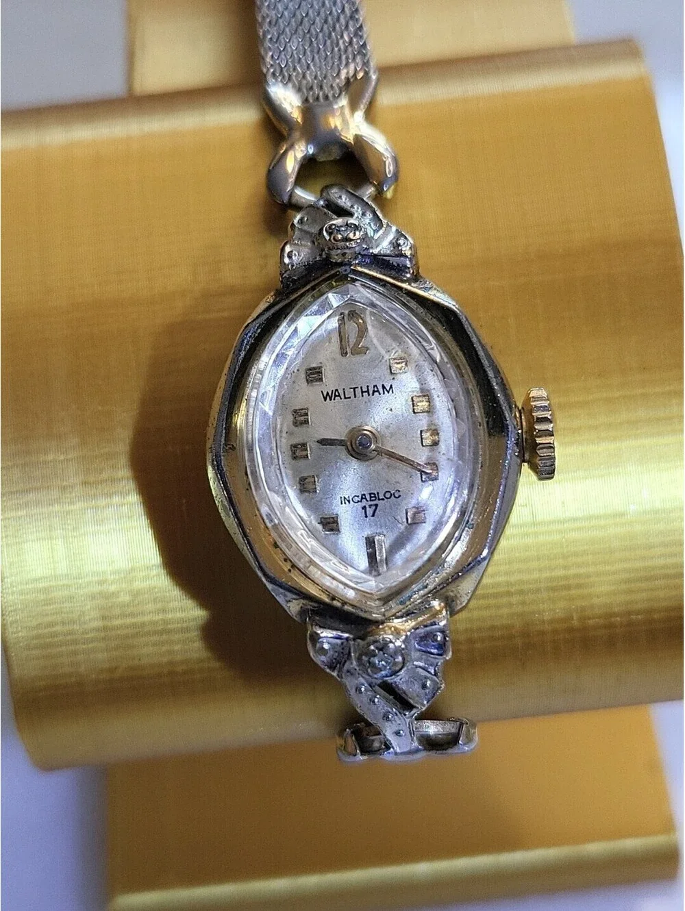 Vtg Waltham Ladies 17Jewels Incabloc Windup Watch 6.75